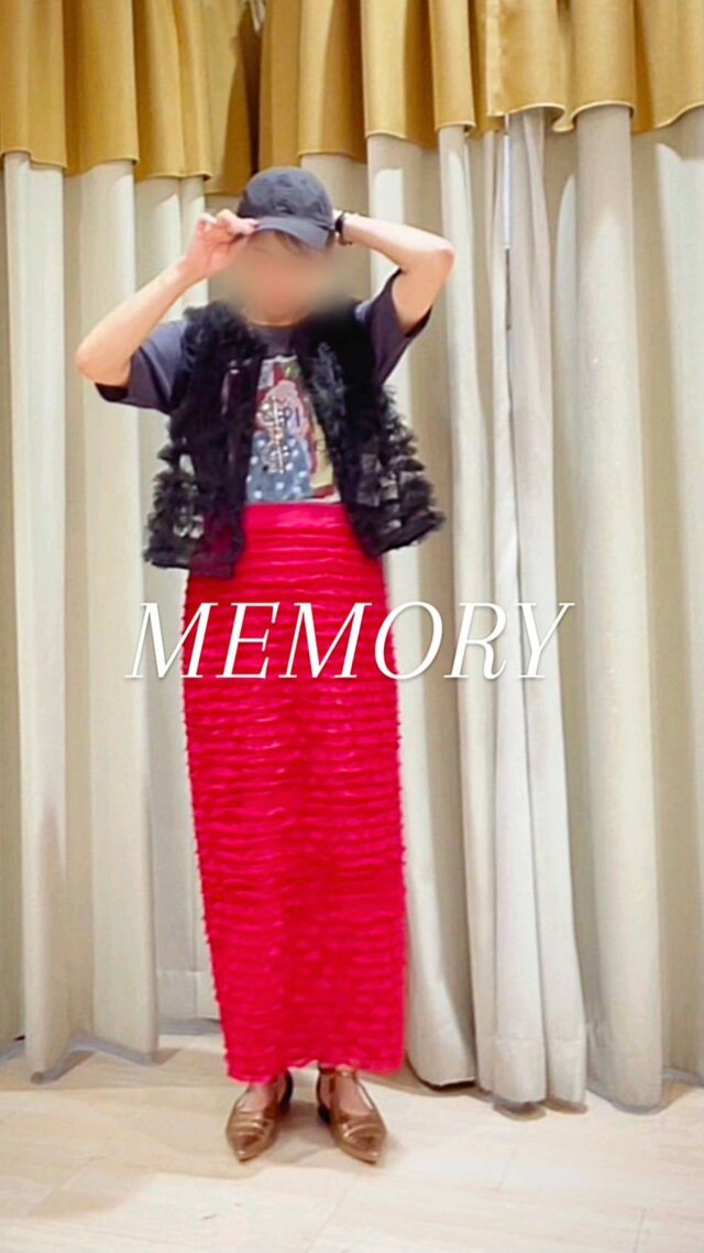 メモリー店⭐️new arrival👗✨
.
Eimee Lawから可愛いTシャツとジレ入荷しました❣️
これまたスタッフ3人購入しました🤭✨
.
【Eimee Law】
アートpt配色メロウシアー
Tシャツ
￥7,590
.
【Eimee Law】
アーチフリルシアージレ
¥8,690
.
【合わせたアイテム】
フリルティアードスカート
￥5940
.
フリルベスト
￥5500
.
YENNデニム
￥27,500
[全て税込価格となります]
.
スタッフ身長170cm
.
#qbcshop
#selectshop
#セレクトショップ
#MH
#eimeelaw
#johnbull
#cloche
#tranoi
#oops
#anana
#antgauge
#nats
#casselini
#Rehersall
#ball&chain
#kittle
#bab
#大人カジュアル
#qbcスタッフコーデ

@qbcprivate #森小路
@qbc_memory #堺鉄砲町